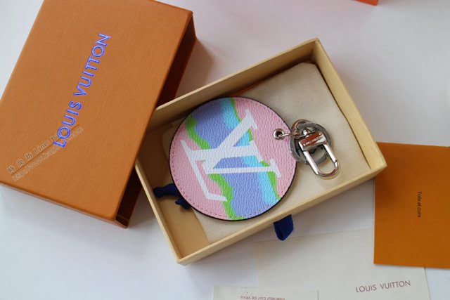 lv飾品 M69273 LV ESCALE包飾 lv鑰匙扣  lvqb1647